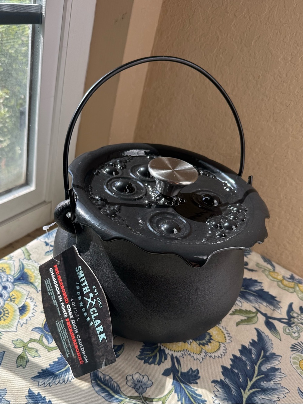 Smith & Clark 4 Qt Black Bubbling Cauldron Cast Iron Pot NWT Halloween